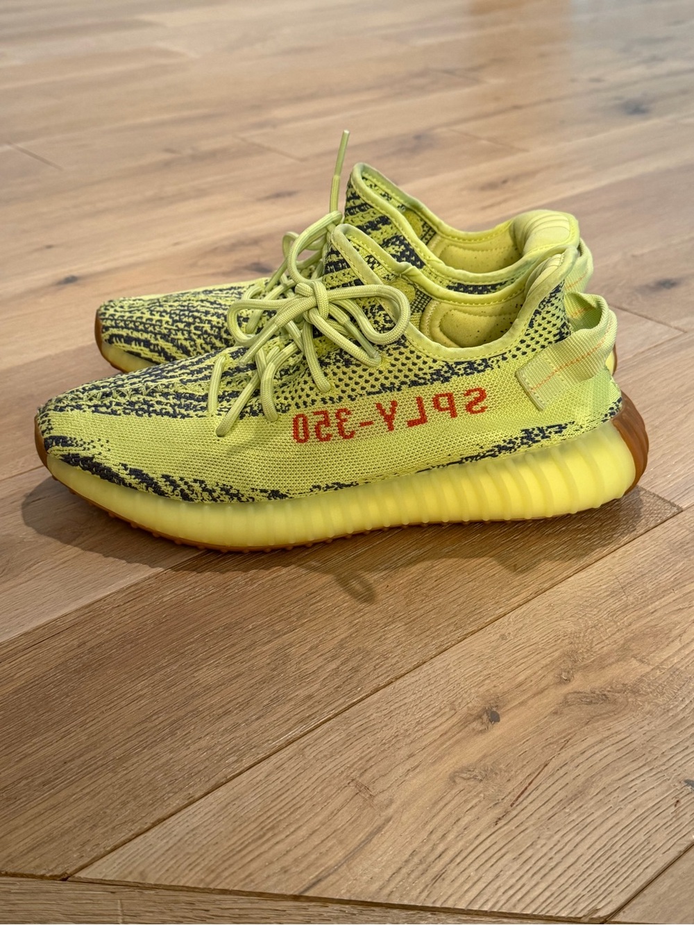 adidas Yeezy Boost 350 V2
Semi Frozen Yellow